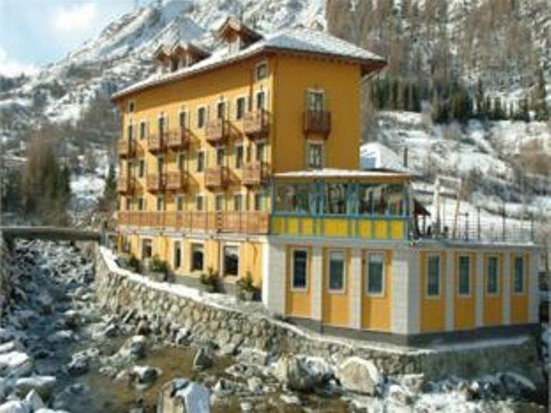 Le Miramonti Hotel Restaurant & Wellness La Thuile Exterior photo
